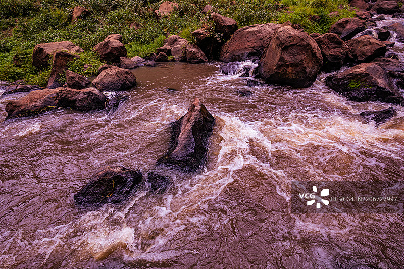 汤姆森瀑布是位于肯尼亚莱基皮亚县尼亚胡鲁鲁的埃瓦索·恩吉罗河上的一座74米（243英尺）高的瀑布。图片素材