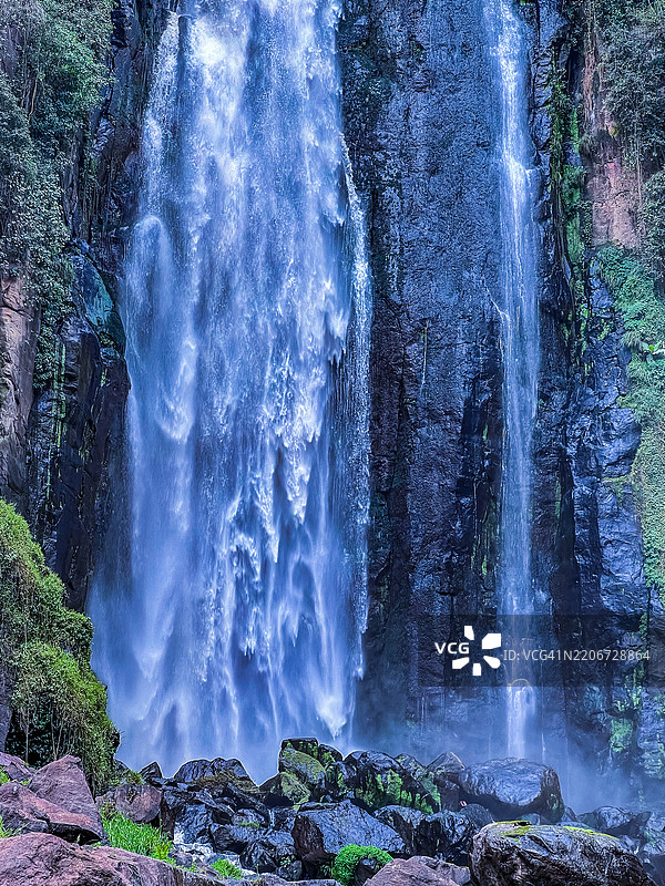 汤姆森瀑布是位于中央裂谷的埃瓦索·恩吉罗河上的一座74米（243英尺）高的瀑布。图片素材