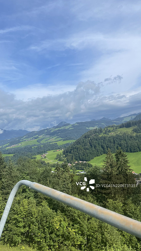 沃尔赫湖，蒂罗尔，奥地利的天空下风景如画的景观图片素材