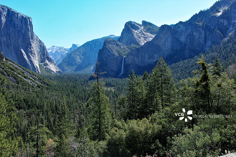 加利福尼亚州的山脉与晴朗天空的美丽景色， 美国图片素材