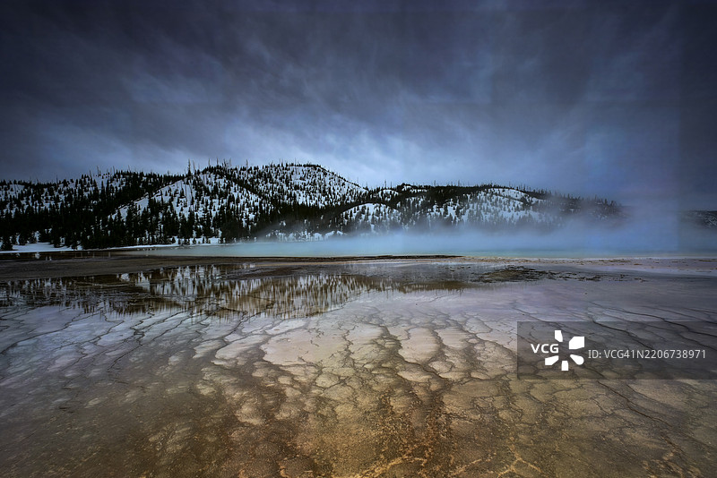 黄石国家公园的湖泊与天空的美丽景色，怀俄明州，美国图片素材