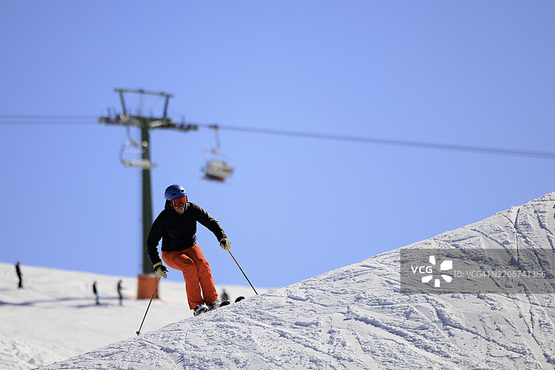 加泰罗尼亚山区的休闲滑雪图片素材