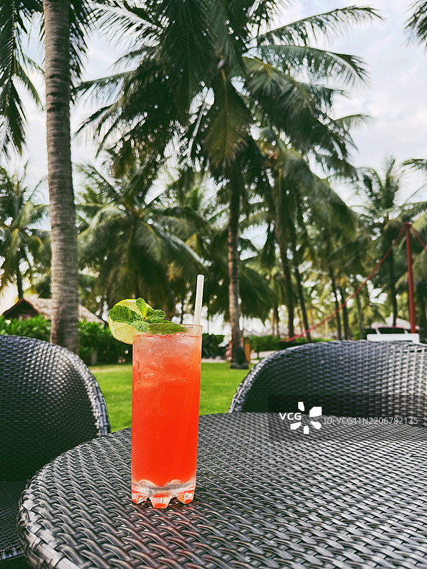 海滩上的鸡尾酒图片素材