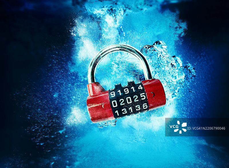 沉没的组合锁图片素材
