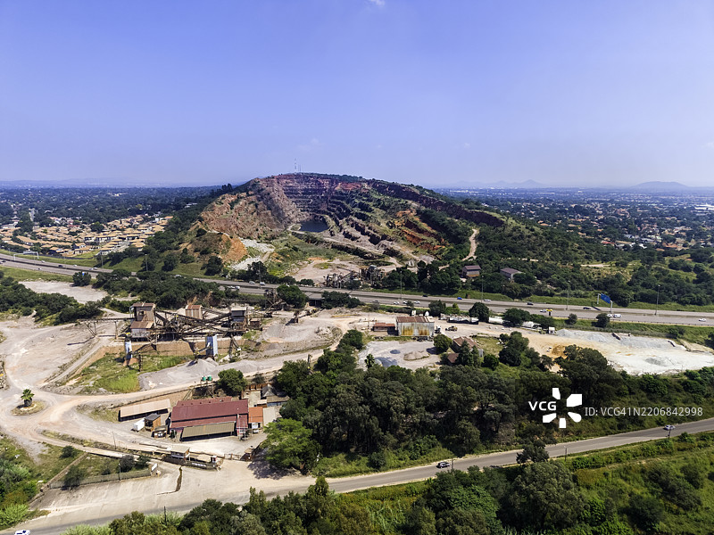 在N1高速公路上俯瞰Afrisam Ferro采石场矿区图片素材
