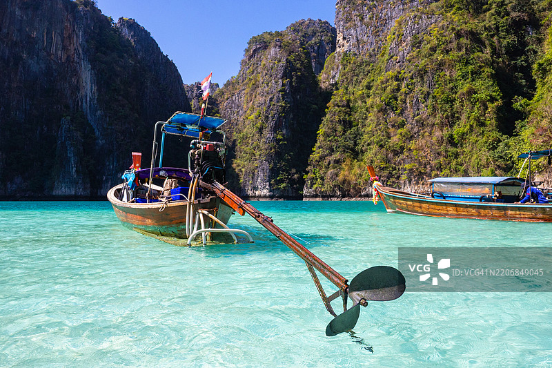 泰国甲米长尾船螺旋桨的特写镜头图片素材