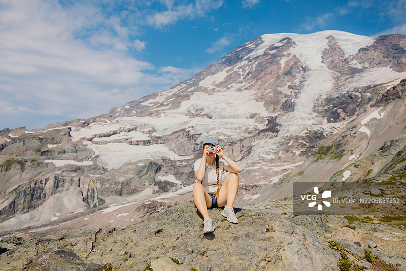 在山中创造回忆图片素材