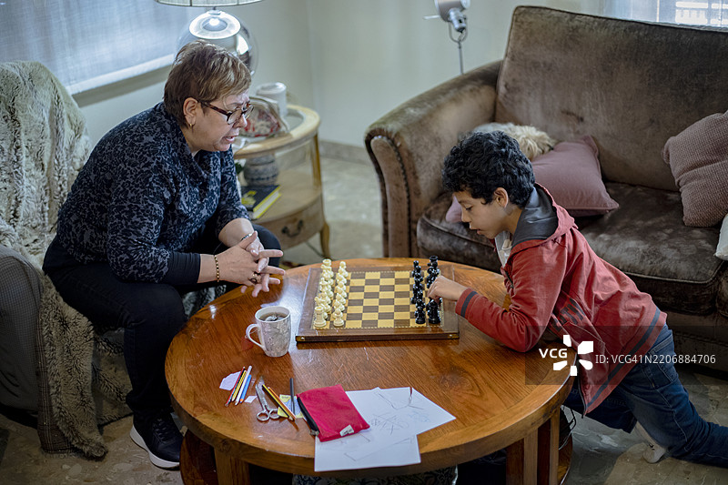 祖母与孙子共享时光图片素材