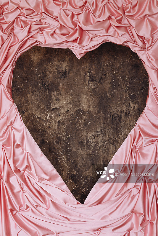 带有心形剪裁的粉色窗帘图片素材