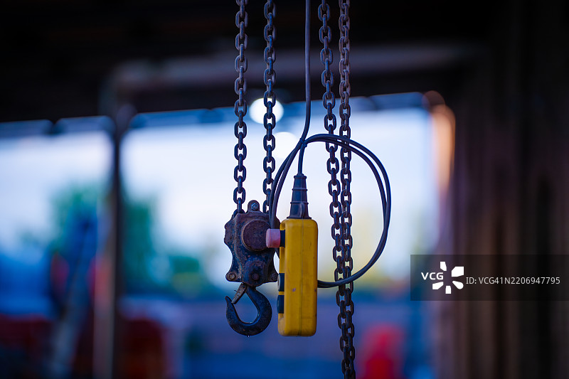 工业起重机钩与链条图片素材