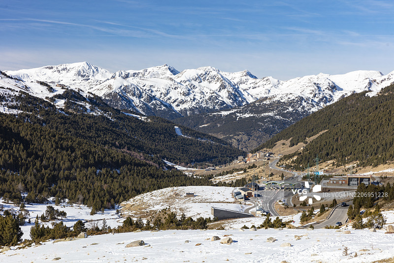 初秋时节，恩瓦利拉山口覆盖着新雪图片素材