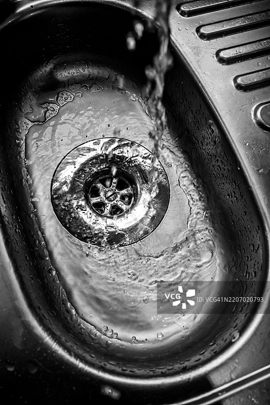 水流入水槽图片素材