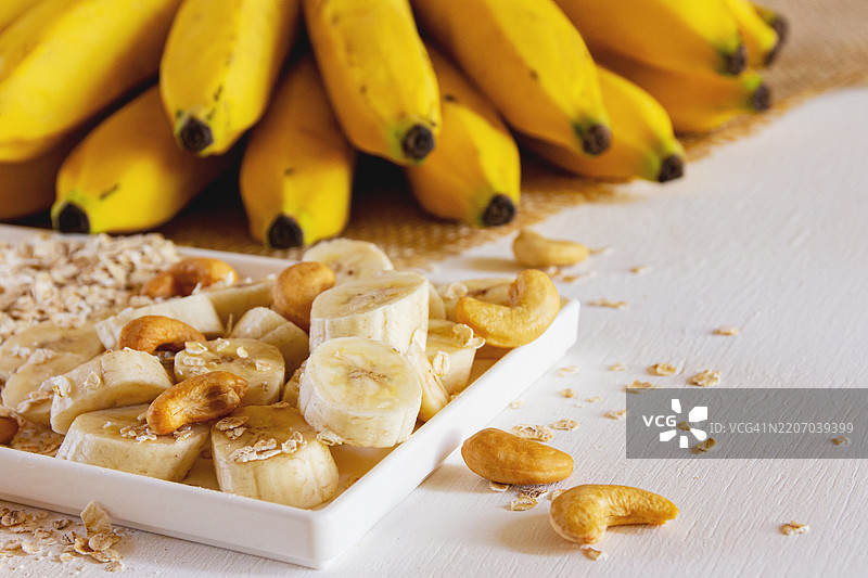 桌子上的香蕉特写图片素材