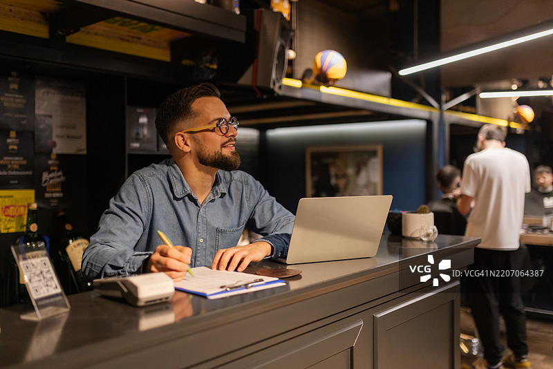 小企业主管理美容院预约图片素材