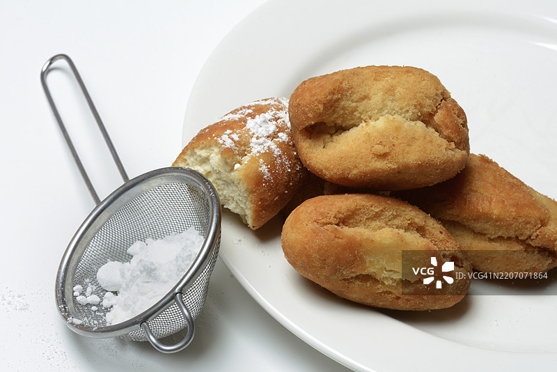 瑞士欧洲的盘子上的甜点，适合狂欢节的甜点图片素材