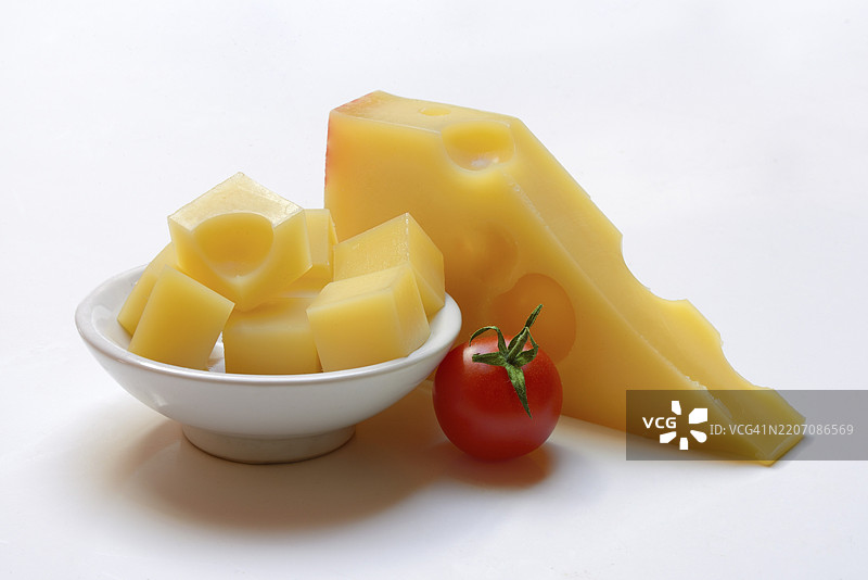 瑞士的方块埃门塔尔奶酪图片素材