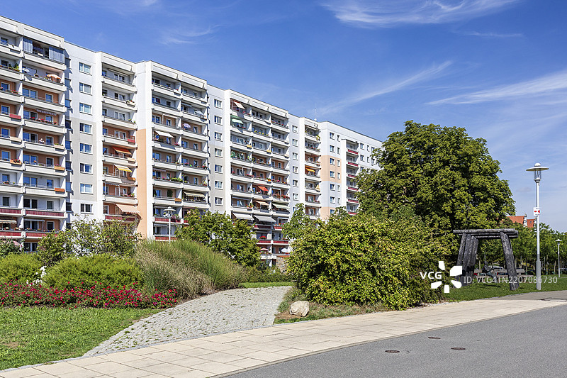 1980年代的预制建筑，位于德国萨克森州茨维考的茨维考尔穆尔德河畔，欧洲图片素材