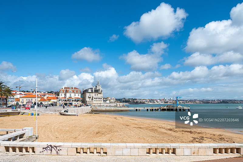 葡萄牙里斯本卡斯凯什中心前的海湾景观。图片素材