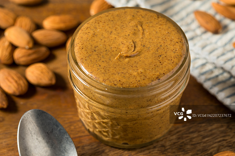 有机甜脆杏仁坚果酱，美国，USA图片素材