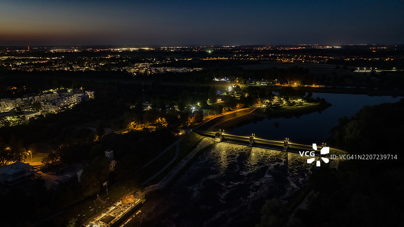 从无人机俯瞰奥德河和弗罗茨瓦夫的景色图片素材
