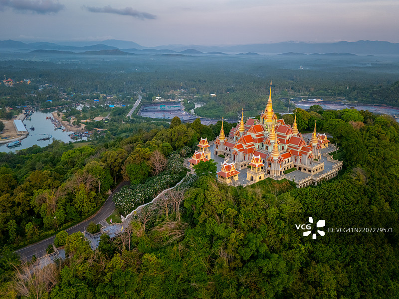 帕克迪帕卡特大佛塔是泰国华欣的地标。图片素材