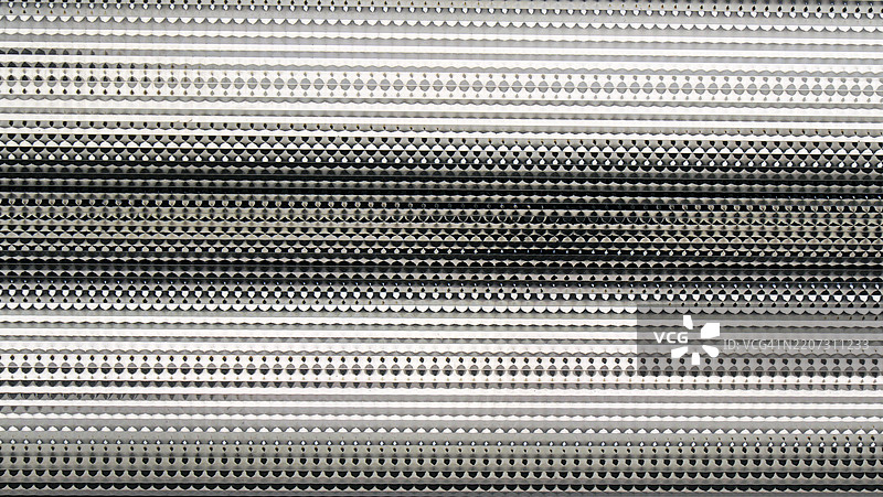 霓虹灯的纹理铝反射器特写。现代设计。自然色彩和光线。图片素材