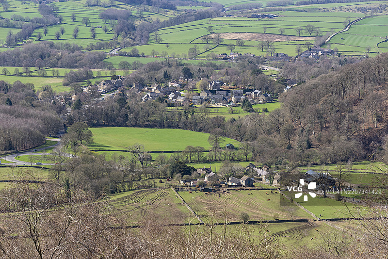 英格兰德比郡巴斯洛的峰区村庄图片素材