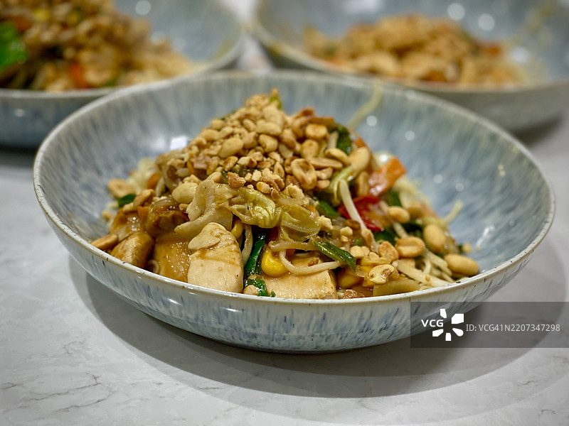 碗中食物的特写，位于英国南特威奇的桌子上图片素材