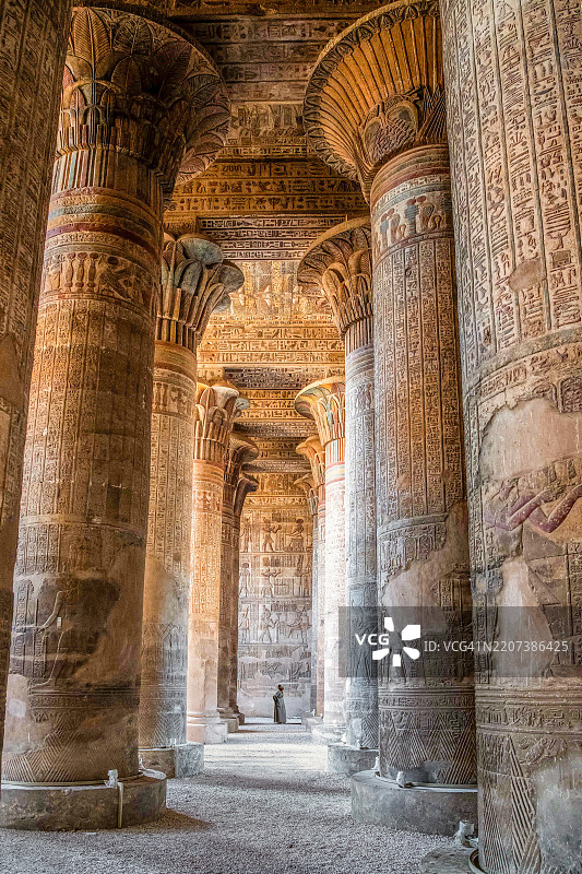 埃及卢克索的埃斯纳神庙。图片素材