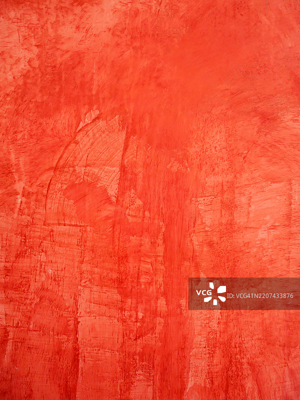 葡萄牙波尔图一面混凝土墙上的鲜红色油漆层。粗糙的纹理。图片素材