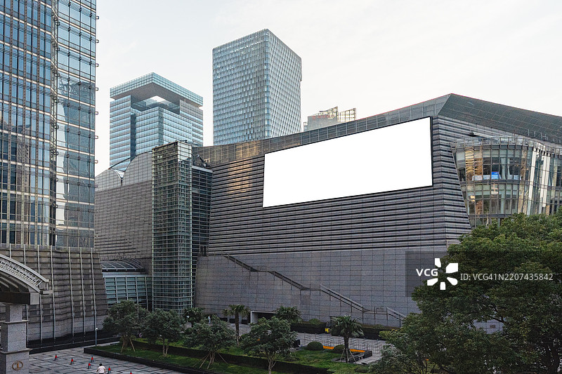 办公大楼的空白广告牌图片素材