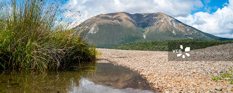 靠近罗托伊蒂湖的岸边图片素材