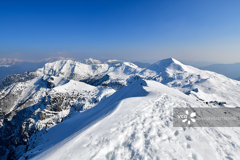 意大利阿尔卑斯山的雪景图片素材