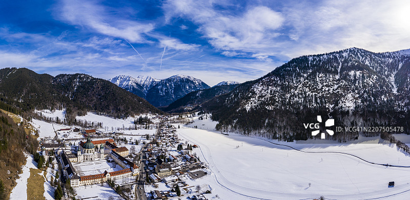 德国，巴伐利亚，嘉米施-帕滕基兴，奥伯阿默高，埃塔尔，贝enedictine修道院，冬季的埃塔尔修道院图片素材