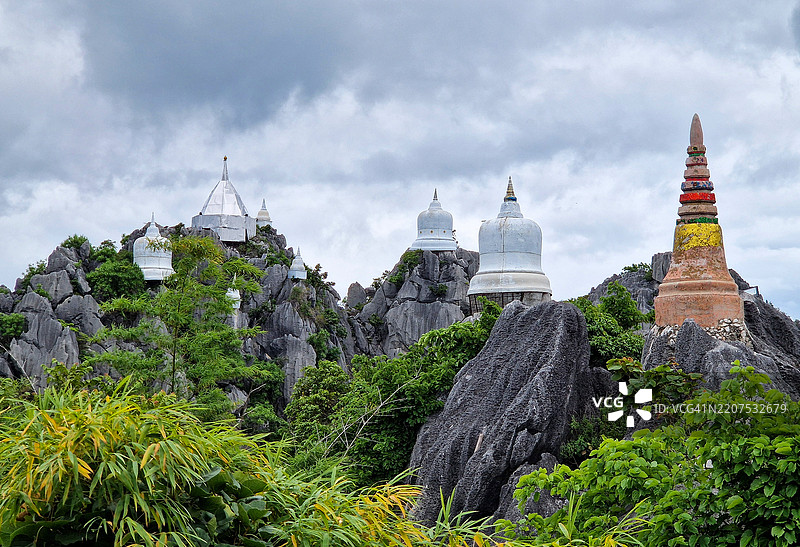 查隆普拉基亚寺普拉乔姆克拉奥拉查努索恩（天空宝塔）图片素材