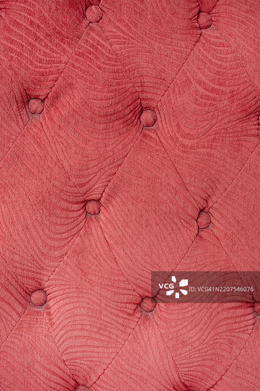 红色天鹅绒面料，上面有小圆圈的图案图片素材