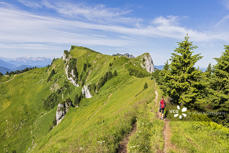 从布劳内克到贝内迪克滕瓦德的女性徒步旅行，德国图片素材