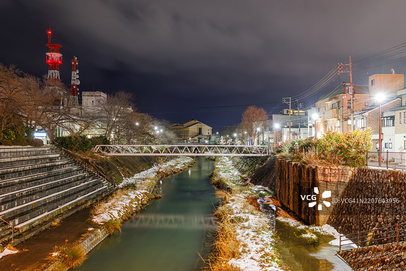 日本鸟取市的夜间雪景图片素材