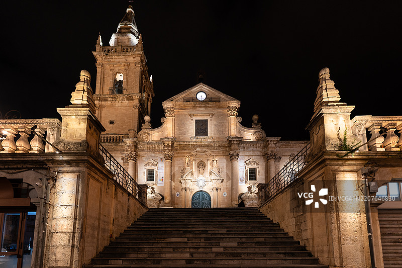 意大利拉古萨大教堂的夜景图片素材