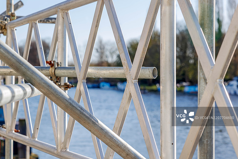 建筑工地上脚手架的特写图片素材