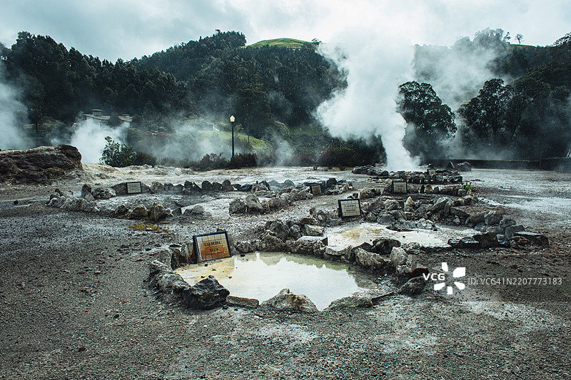 福尔纳斯，圣米格尔岛，亚速尔群岛的温泉和间歇泉热泉。图片素材