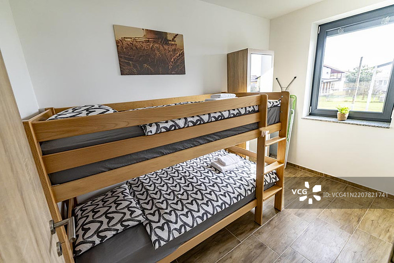 紧凑型双层床房间图片素材