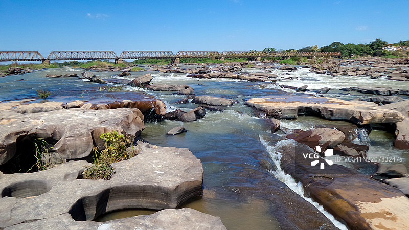 圣弗朗西斯科河上的铁路桥图片素材