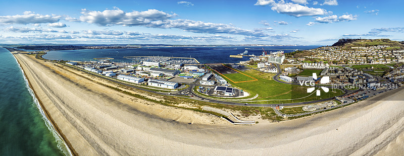 从无人机拍摄的切西尔海滩全景,西湾至波特兰,侏罗纪海岸,德文郡,英格兰,联合王国,欧洲图片素材