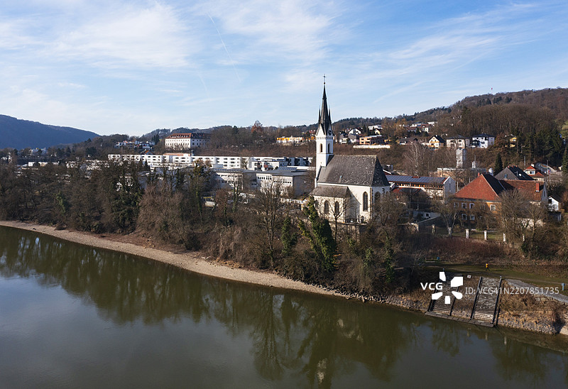 无人机图像，住宅区，公寓楼和高层住宅，普赫瑙，林茨地区，多瑙河，上奥地利，奥地利，欧洲图片素材