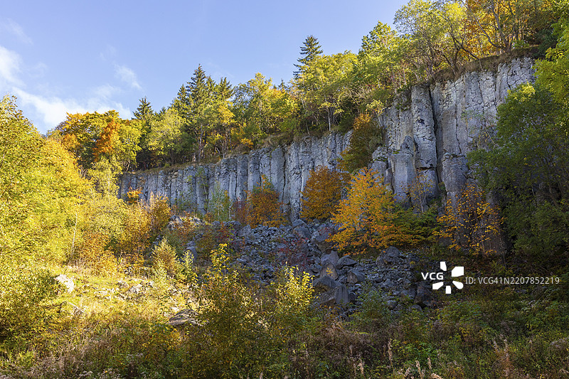 德国萨克森州埃尔茨山脉安纳贝格-布赫霍尔茨的波尔山上的玄武岩柱，俗称黄油搅拌器图片素材