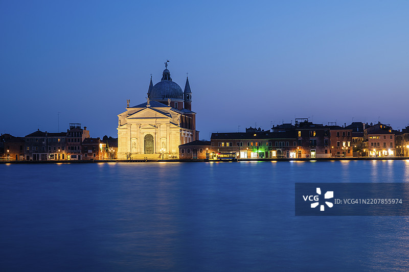 威尼斯，意大利，欧洲，圣救主教堂的蓝色时刻景观图片素材