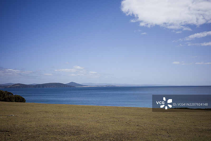 塔斯马尼亚玛丽亚岛上美丽的海滩，水晶般清澈的海水图片素材