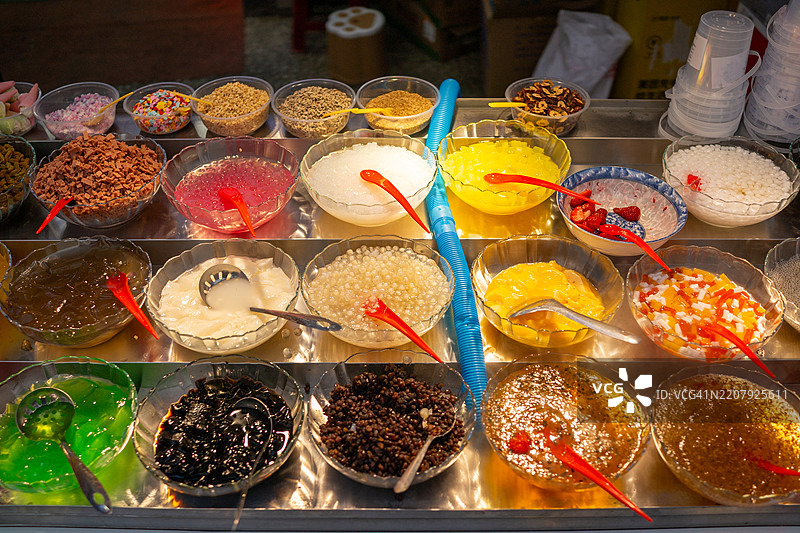 一个色彩斑斓的冰粉摊位图片素材