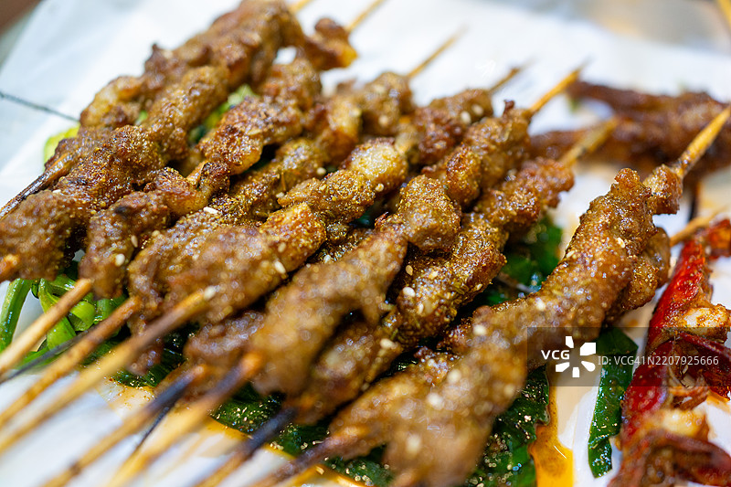 烤羊肉串。图片素材